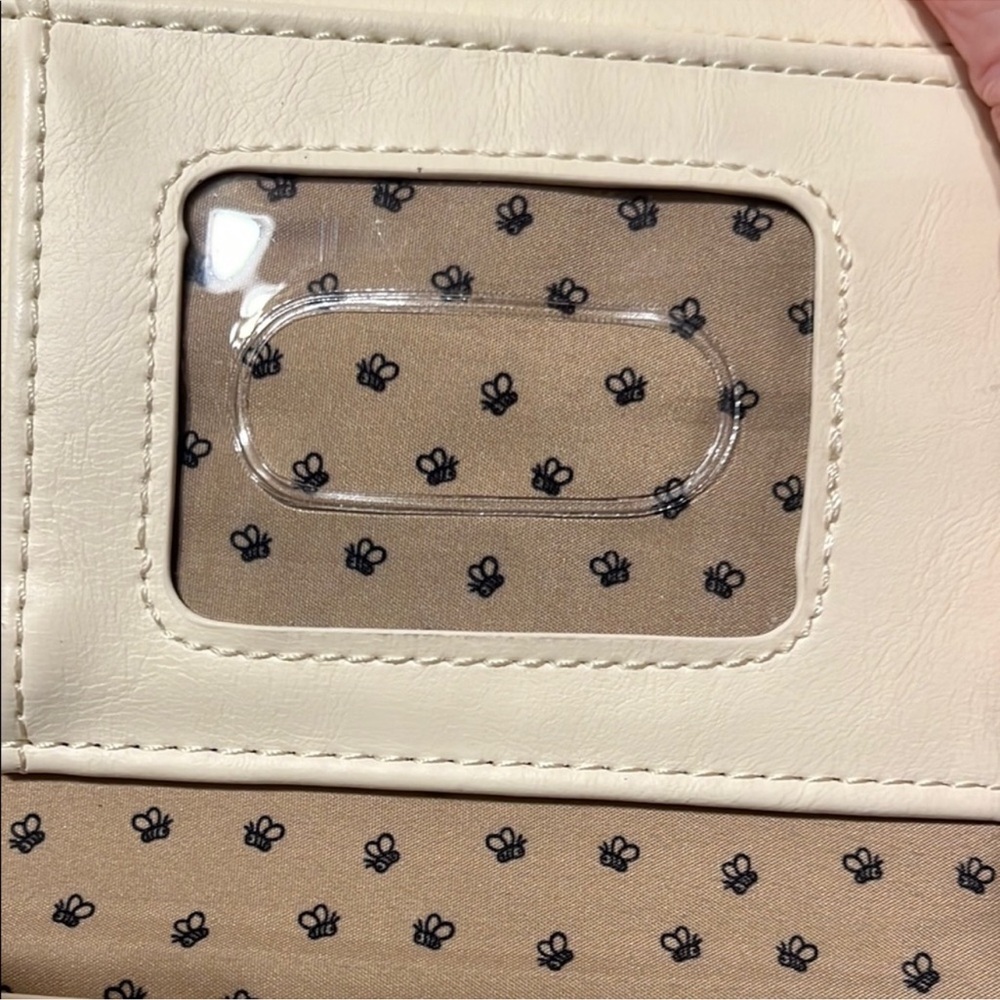 Winnie the Pooh Cream Clutch Wallet Loungefly & Disney Hard Tag VERY RARE - Picture 10 of 16
